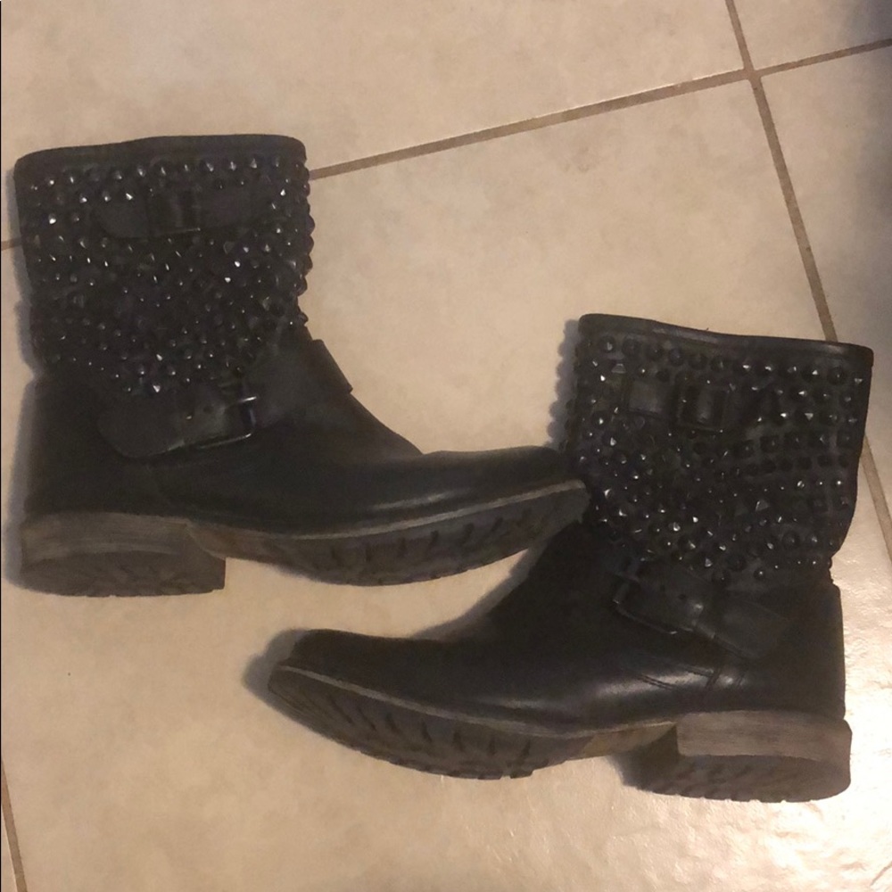 Steve Madden Marcco Boots